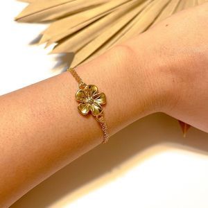 Boho flower bracelet in gold